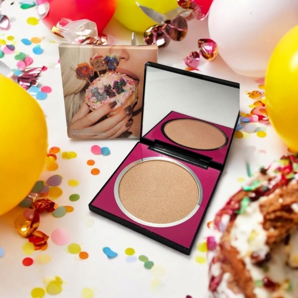 Kylie Cosmetics Other - NIB Kylie Cosmetics Champagne Showers Highlighter